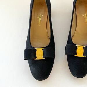 Ferragamo Navy Vara Cloth (Linen) Pumps 8 1/2 AAA
